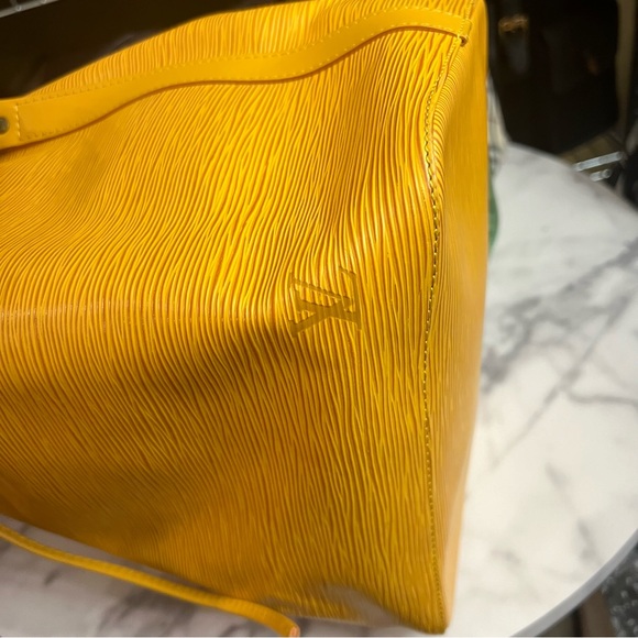 Vintage Louis Vuitton | Petit Noe Yellow EPI Bucket Bag - Picture 12 of 16